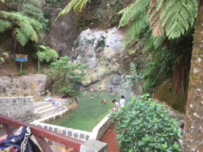 ケツァルテナンゴ県山奥の露天風呂　スニルの温泉はグアテマラ最高峰