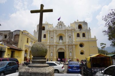 アンティグア観光の見所１ メルセー教会とエルアルコ
