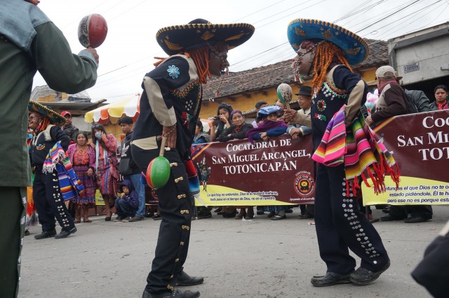 グアテマラ先住民インディヘナの伝統ダンス
