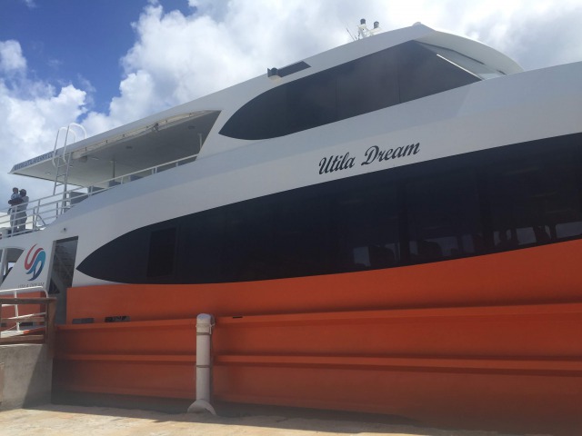 ロアタン島-ウティラ島間のフェリーはUTILA DREAMという会社が運行しています